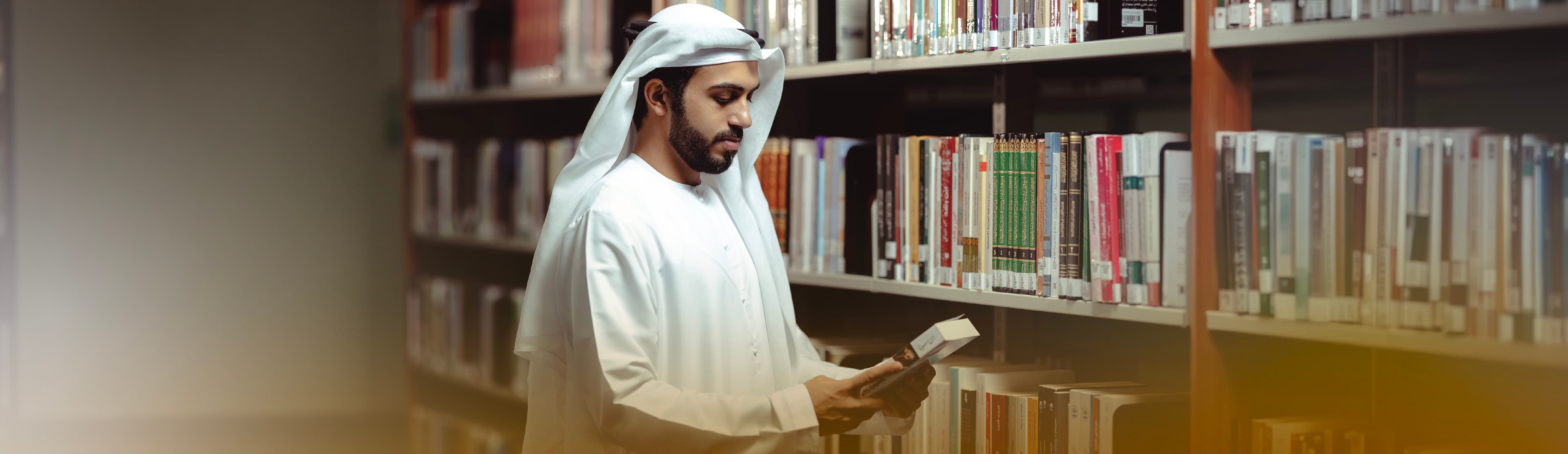 كلية الآداب واللغات