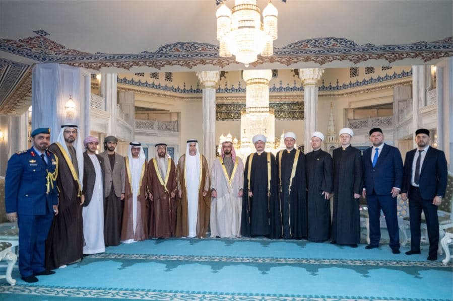 سيف بن زايد يشهد في موسكو ختام الندوة الدولية “دور الأسرة في تمكين المجتمع”