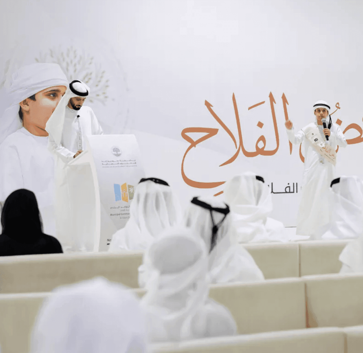 بالتعاون مع دائرة تنمية المجتمع جامعة محمد بن زايد للعلوم الإنسانية تدعم المواهب الأدبية من خلال مسابقة «شاعر نبض الفلاح»