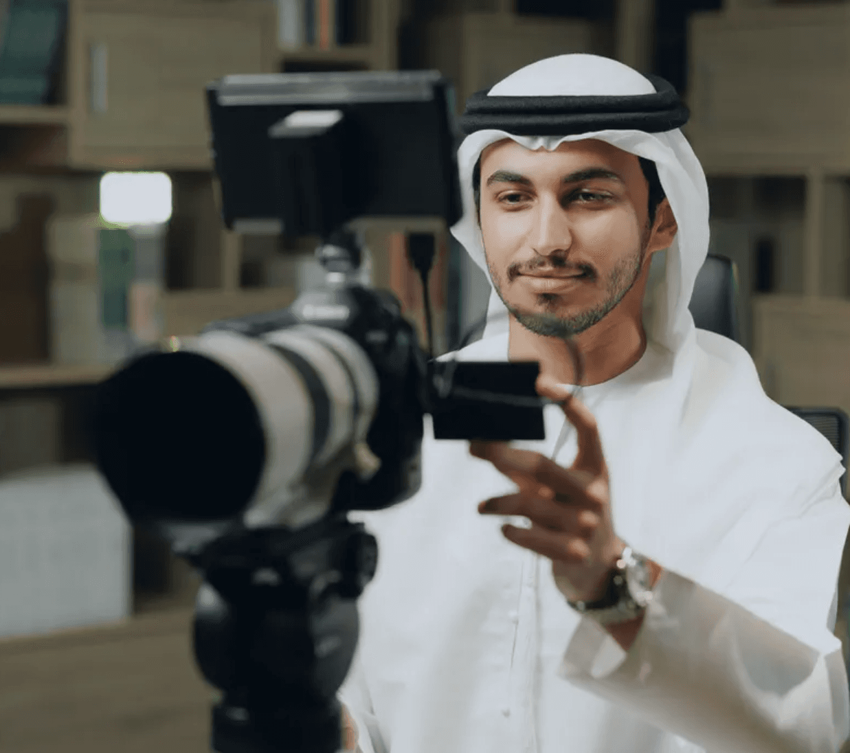 جامعة محمد بن زايد للعلوم الإنسانية تطلق برنامج الماجستير في الإعلام الرقمي خلال مشاركتها في قمة «بريدج» 2025